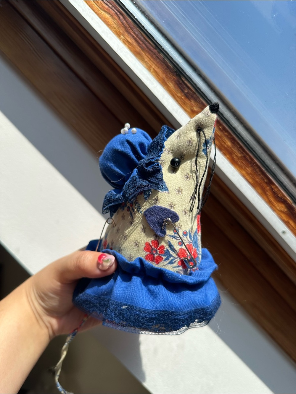 Mouse Pin Cushion - with pins